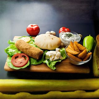 Karađorđeva svinjska šnicla sa wedges krompirom mini obrok