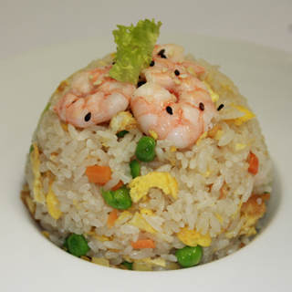 Riso saltato alla piastra con gamberi