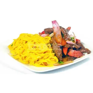 Fetuccini A La Huancaina Con Lomo Saltado