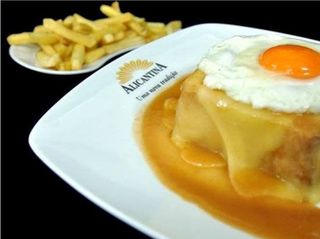 Francesinha especial C/Ovo e Batata