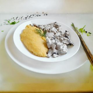 Ciulama de pui cu ciuperci si mămăliguța