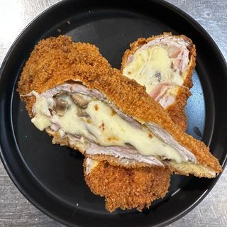 Snitel cu Sunca, Cascaval, Ciuperci si Praz