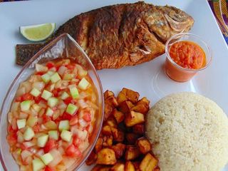 Alloco Poisson Grillé + Attiéké 