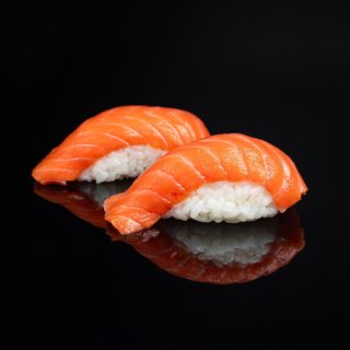 Суші Лосось (70г)
