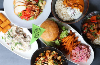 Wok s povrćem iz vrta s noodlima