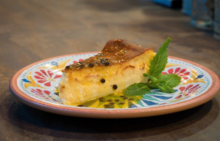 Cheesecake de maracuyá artesanal (porción)