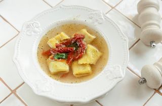 Бульйон з тортеліні та соусом Песто (300г)