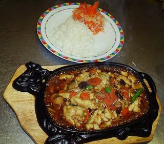 30 Kurczak z warzywami w sosie curry (gotowany)