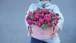 ჰოლანდიური ჯუჯა ვარდი ყუთში 