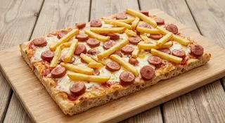 Pizza würstel e patatine