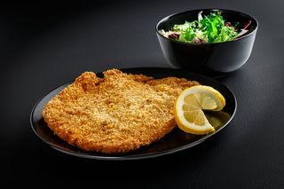 Snitel crocant din cotlet de porc