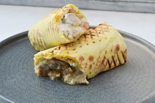 ДОНБАСЬКА з х2 куркою, сиром та ананасом 430г