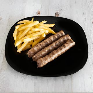 Кебапче (3 бр) на скара със 100гр.пържени картофи