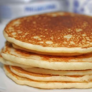 Tortitas Con Sirope Y Chispas De Chocolate Con Té