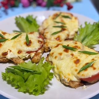 Курица отбивная с помидорами