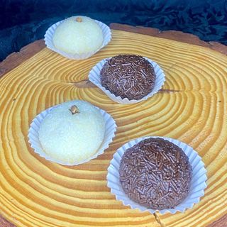 2 Brigadeiro 1 Beijinho