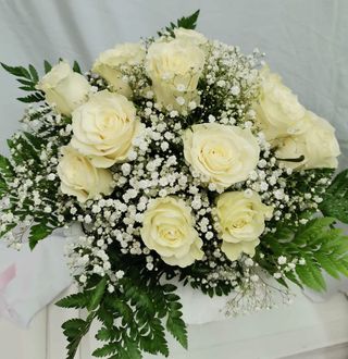 Ramo De Doce Rosas Blancas