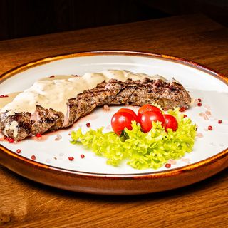 Pepper steak cu sos blue cheese