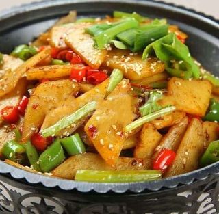 G6 Pomme de Terre en pot干锅土豆片