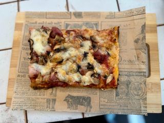 Pizza Boscaiola Con Tomate (17.5 x 22.5 Cm.)