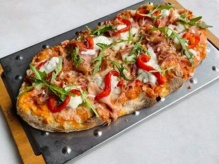 Пінца з прошуто котто, печеним перцем та страчателою Pinza  (460 г)