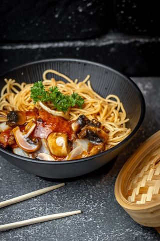 Pato Crispy Con Setas En Salsa De Ostras Y Hoisin