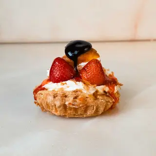 Tarte Morangos e Profiteroles