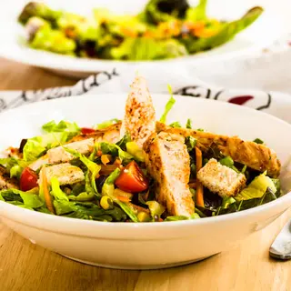 Ensalada De Pollo Y Bacon para 2 Grande
