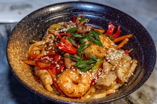 ლაფშა უდონი ზღვის პროდუქტებით