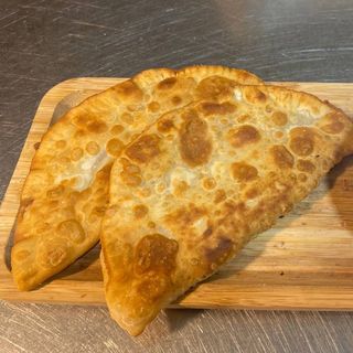 Cheburek con queso (2 uds.)