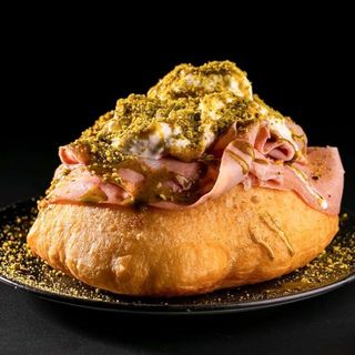  Montanara Fritta Carpaccio di Scottona e salsa segreta pasta e ciccia