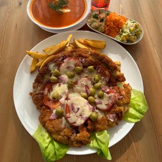 Kotlet Drobiowy Po Włosku Ziemniaki, Surówki