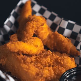 Fingers De Pollo Con Salsa BBQ