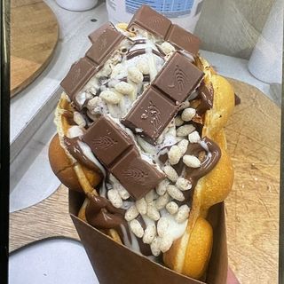 Bubble Waffle Kinder Cereali con Gelato