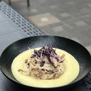 Курка з грибним соусом та пюре