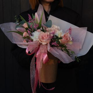 Композиція в тубусі коричневому у рожевому кольорі