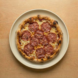Salami pizza