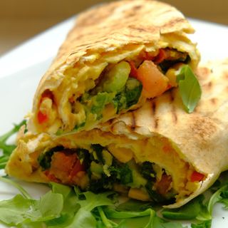 Wrap cu Hummus, salsa si spanac
