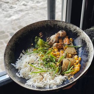 Морепродукти в соусті теріяки з рисом (300г)