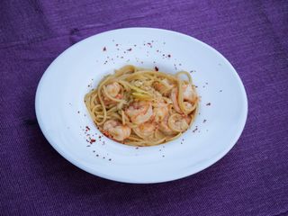 Spaghetti cu creveți decorticați în sos de smântână cu ghimbir