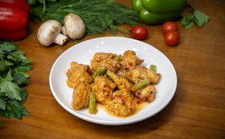 Курица в кляре со стручковой фасолью (200 г)