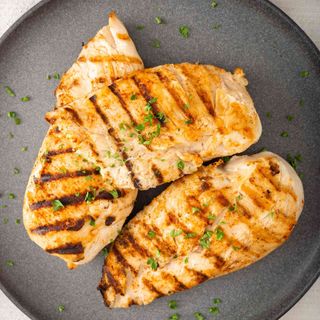 Piept de pui la gratar