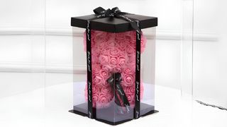 Różówy miś z róż