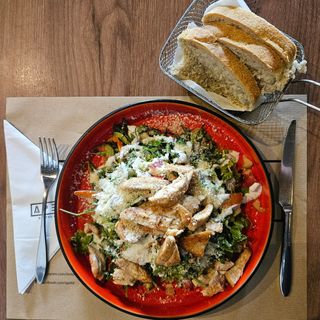 Pileća Cezar salata