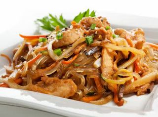 51. Пилешко със зеленчуци (800г)