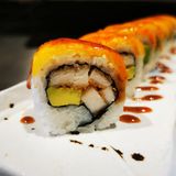 Salmón Cheddar Roll (8 Pzs.)