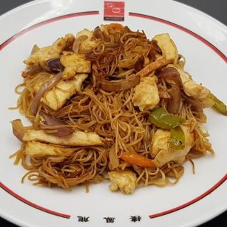 40P. Fideos de arroz con pollo