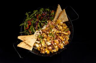 Oua jumari cu cartofi prăjiți si bacon