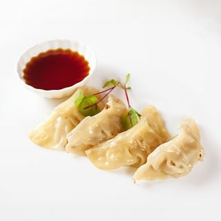 19. Gyoza di pollo alla piastra - 4 pezzi