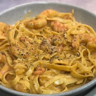 Tagliatelle Camarão com Caril